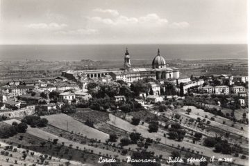 Loreto - Panorama sullo sfondo il mare