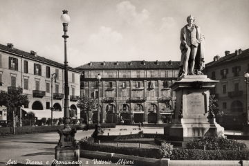 Asti - Piazza e Monumento a Vittorio Alfieri