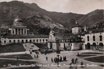 Oropa - Santuario - secondo piazzale e nuova Basilica