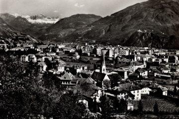 Bolzano - Panorama verso il Catinaccio