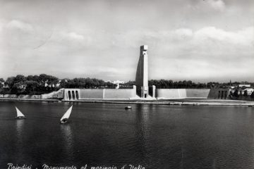 Brindisi - Monumento al marinaio d'Italia