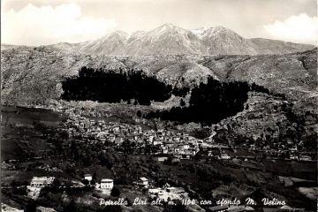 Petrella Liri alt. m. 1100 con sfondo M. Velino