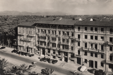 Viareggio - Piazza Puccini