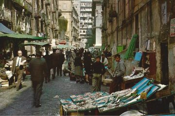 Napoli  "dietro le mura"