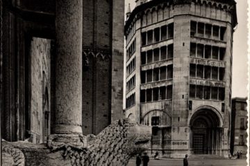 Parma - Il Battistero del portale del Duomo