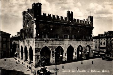 Piacenza - Piazza dei Cavalli e Palazzo Gotico Piacenza - Piazza dei Cavalli e Palazzo Gotico