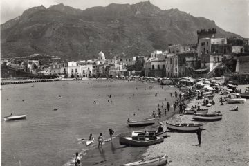 Forio d'Ischia - Spiaggia e Monte Epomeo