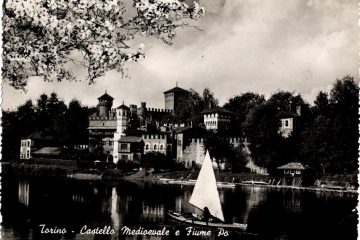 Torino - Castello Medioevale e fiume Po